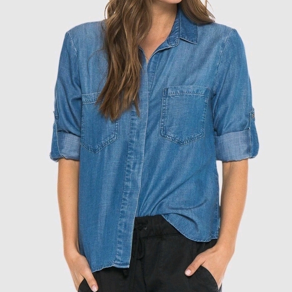 Anthropologie Cloth & Stone Chambray Split Shirttail Blue Button Up Size Medium - Picture 1 of 14